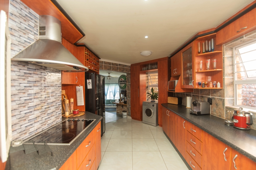 6 Bedroom Property for Sale in Sherwood Eastern Cape